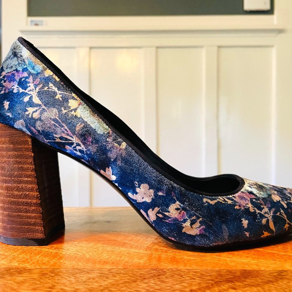 COPY - Élysèss Floral Velvet Pumps